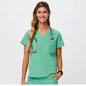 Figs Catarina One Pocket Top Surgical Green Size S
